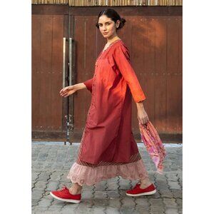 “Amisha” embroidered, woven dress in organic cotton/linen gneiss